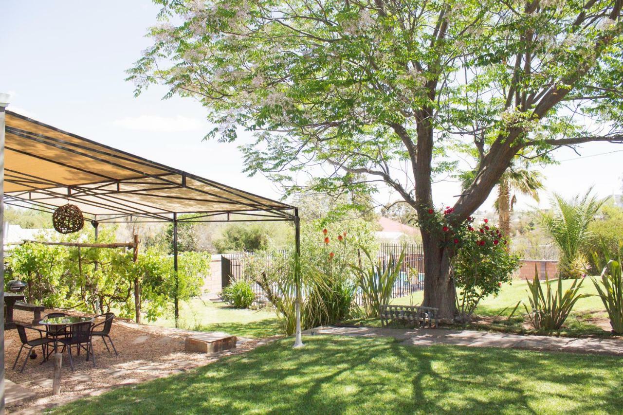Hotel Haus Holzapfel Beaufort West Exterior foto